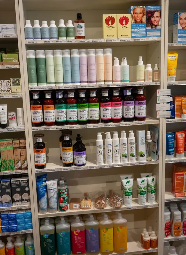 Schampo och balsam från Hjärtligt och Dr. Konopka’s på hyllor i Hälsokraft Orminge
